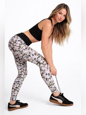 Victoria’s Secret PINK Floral Reflex Ruched Leggings NWT Size Large